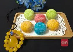 Illustration of how to make colorful snowskin mooncakes 12