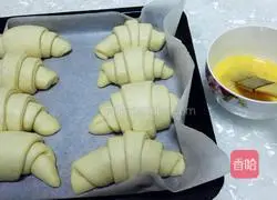 Illustration of how to make meat floss bread 13