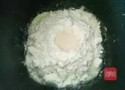 Illustration of how to make golden diamond toast 1