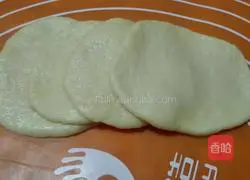 Illustration of how to make rose bread 7