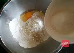 Illustration of how to make pineapple stuffed sesame soft European rice 2