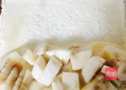 Illustration of how to make banana toast rolls 7