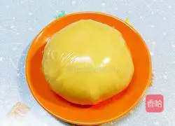 Custard Mooncake Illustration of how to do it 3