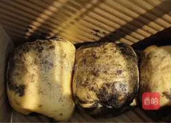 Illustration of how to make black sesame toast 7