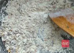 Illustration of how to make five-nut mooncakes 8