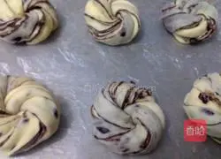 Illustration of how to make bean paste bread rolls 11