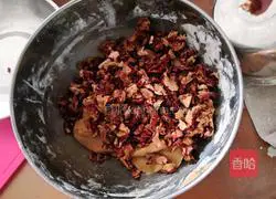 Illustration of how to make brown sugar jujube biscuits 8