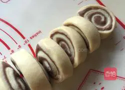 Illustration of how to make cocoa two-color toast 8