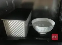 Illustration of making bean paste and cranberry toast 10