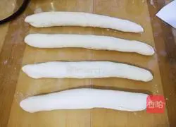 Illustration of how to make a rabbit eat radish bread 10