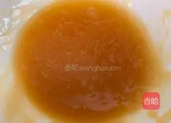 Illustration of how to make egg yolk mooncakes 1