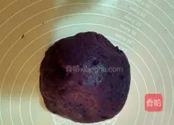 Illustration of how to make low-sugar purple sweet potato biscuits 4
