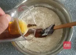 Illustration of how to make purple sesame oil mooncakes 5