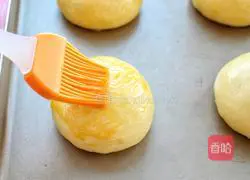 Illustration of how to make pineapple buns 20