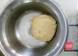 Illustration of how to make Cantonese mooncakes with red bean filling 5