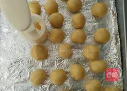 Illustration of how to make peach biscuits 8