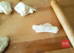 Illustration of how to make milk-flavored crispy meal buns 9