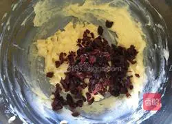 Illustration of how to make cranberry cookies 4