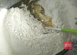 Illustration of how to make mooncakes with five kernel fillings 5