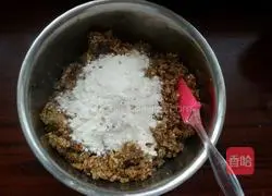  Illustration of how to make sesame oil and five-nut mooncake filling 7