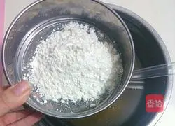 Illustration of how to make white lotus paste and egg yolk Cantonese mooncakes 2