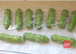 Spinach Sausage Bun Illustration of how to do it 11