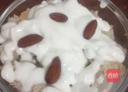 Illustration of how to make nut yogurt toast breakfast 4