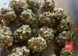 Illustration of how to make candied nut mooncake filling 3