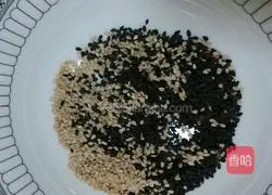 Illustration of how to make black sesame and purple sweet potato biscuits 1