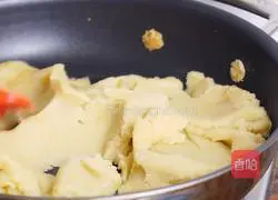 Illustration of how to make egg yolk and lotus paste mooncakes 6