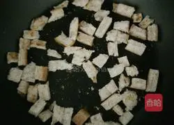 The toast is crispy and fragrant Practice illustration 2