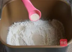 Illustration of how to make glutinous rice flour toast 1