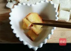 Illustration of how to make egg custard toasted bread pudding 3