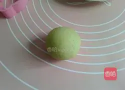 Illustration of how to make cartoon kiwi snow-skin mooncakes 9