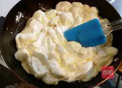 Illustration of how to make peanut biscuits 6