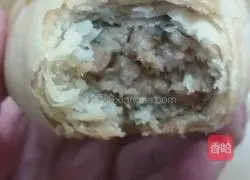 Illustration of how to make fresh meat mooncakes 16