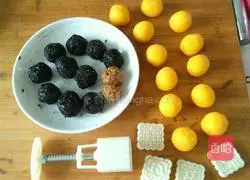 Golden Pumpkin Mooncake Recipe Illustration 7