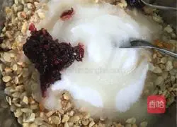 Cantonese five-nut mooncake recipe 8