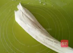 Illustration of how to make meat floss bread 4