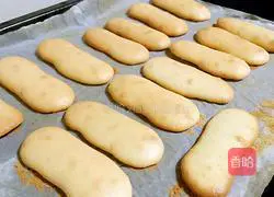 Illustration of how to make finger biscuits 7