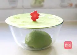 Illustration of how to make spinach sausage buns 6