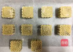 Illustration of how to make Cantonese bean paste mooncakes 8
