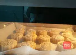 Cantonese Red Bean Paste Mooncake Recipe Illustration 9