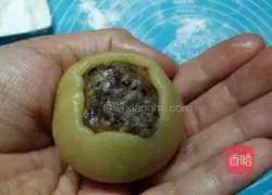 Illustration of how to make Wuren Cantonese mooncakes 4