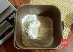 Illustration of how to make Chinese Hokkaido butter toast 1