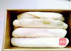 Illustration of how to make colorful striped toast 24