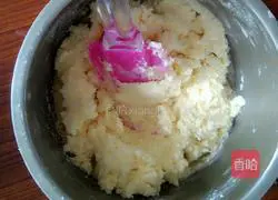 Illustration of how to make shredded coconut cookies 6