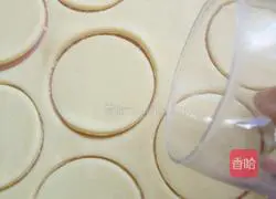 Illustration of how to make puff pastry buns 16