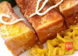 Illustration of how to make egg-wrapped toast 5