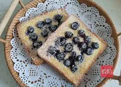 Illustration of how to make fried blueberry toast 8